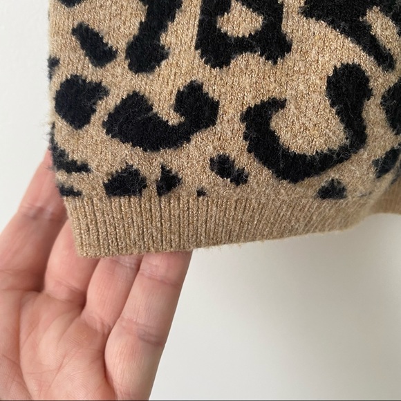 Abercrombie & Fitch | Cheetah V-neck Sweater Tank - Picture 3 of 7